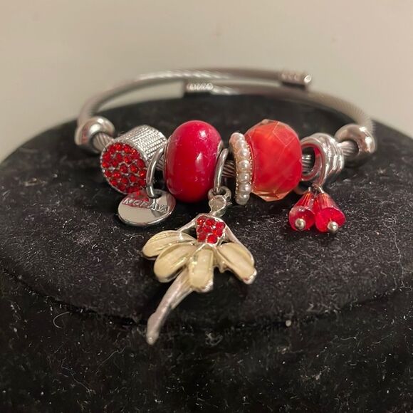 2.5” Norava twisted silver tone adjustable bangle braceet w/ballerina charm - Picture 1 of 12